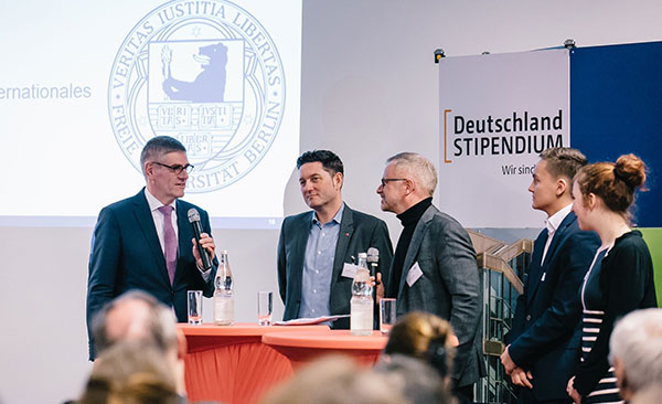 Geschäftsführender Vorstand Dr. Heinz-Joseph Loddenkemper im Gespräch zum Deutschlandstipendium