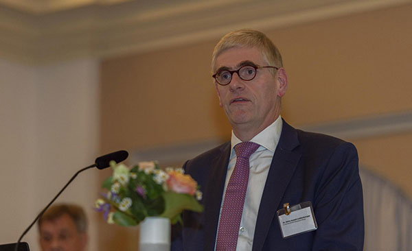 Dr. Heinz-Joseph Loddenkemper bei der feierlichen Übergabe der Deutschlandstipendien